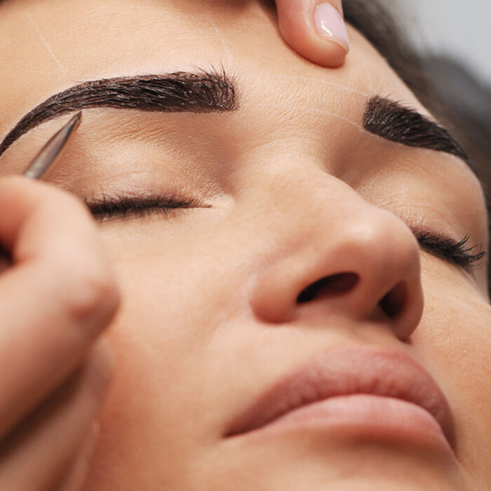 Épilation sourcils complet - 10 min.