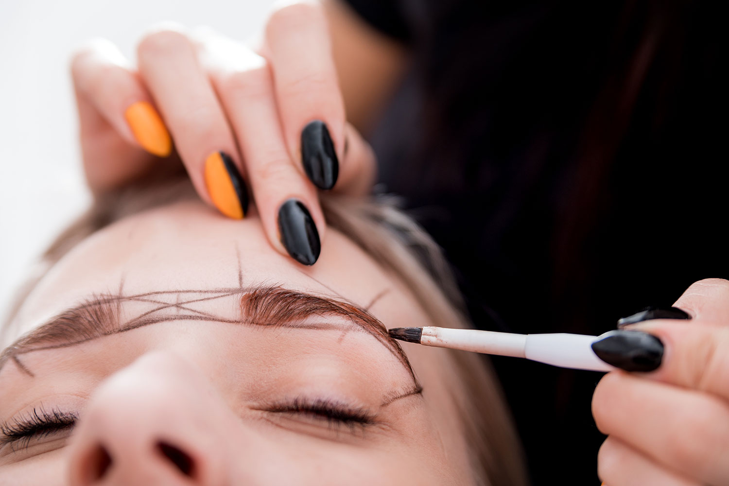 Épilation sourcils ligne simple ou 1 zone visage - 10 min